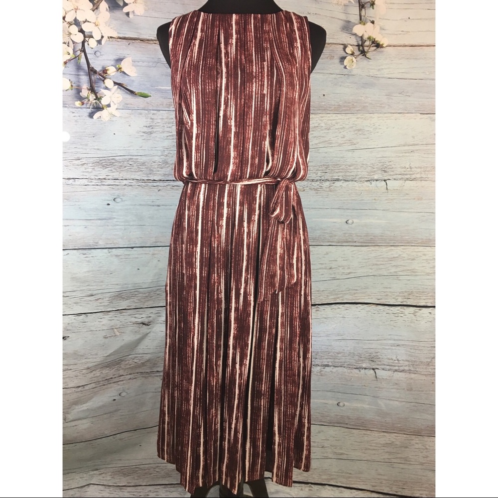 🌙 Banana Republic Pleated Sleeveless Dress